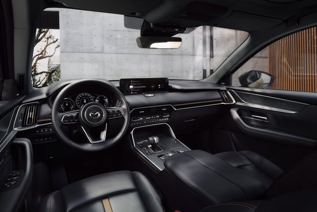interno Mazda CX-60 2025
