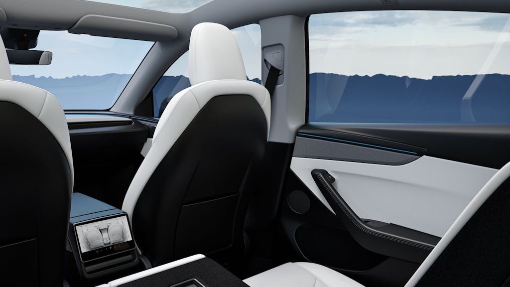 Nuova Tesla Model Y 2025, interni