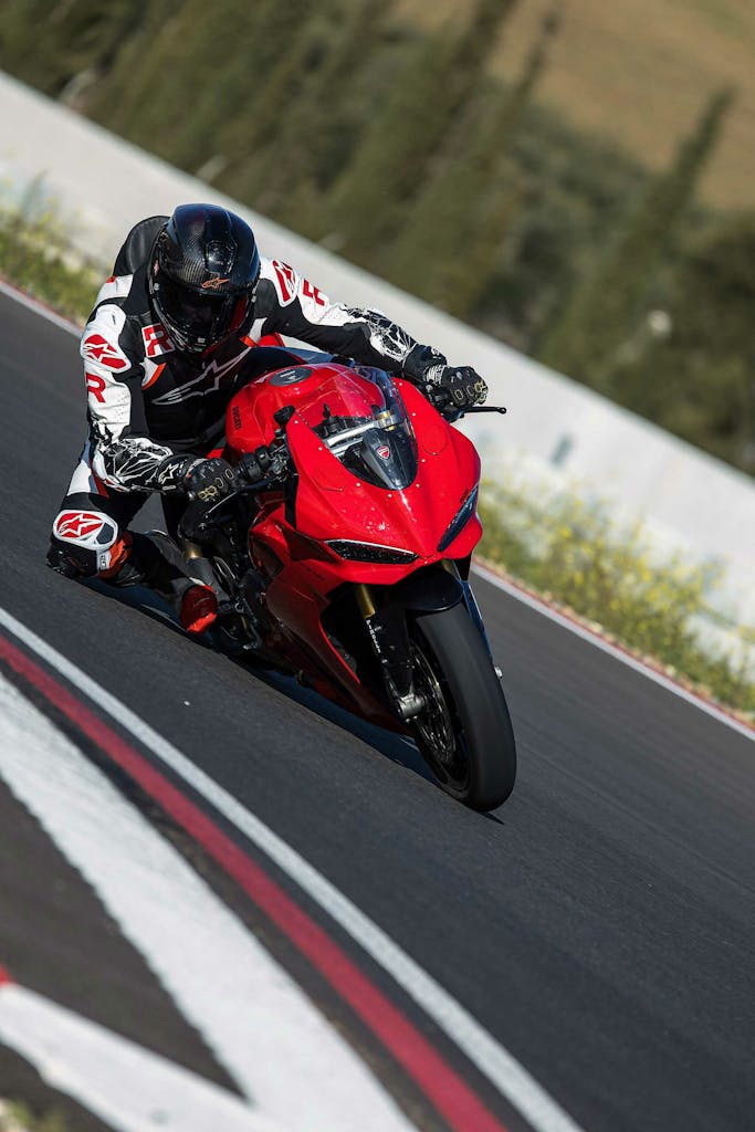 Ducati Panigale V2S 2025