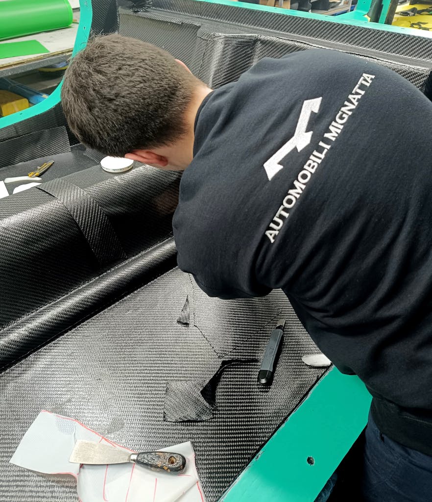 Automobili Mignatta - svelata la monoscocca della Rina