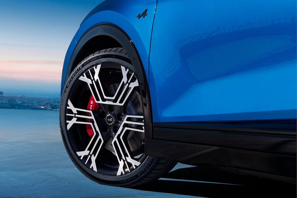Nuova Alpine A390