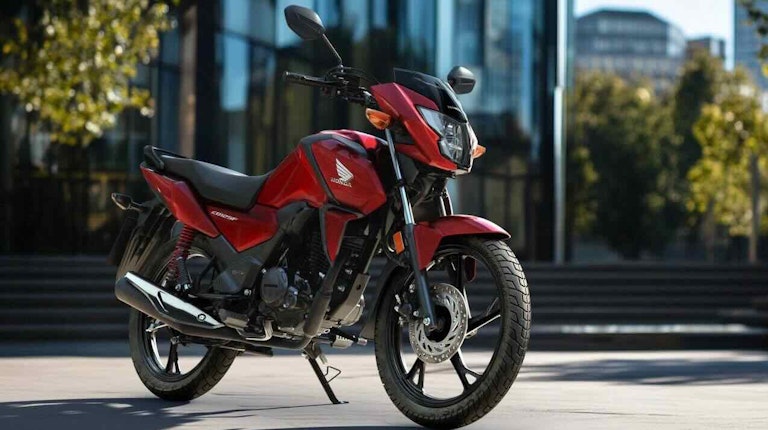 honda cb125f vista laterale statica ambientata in città