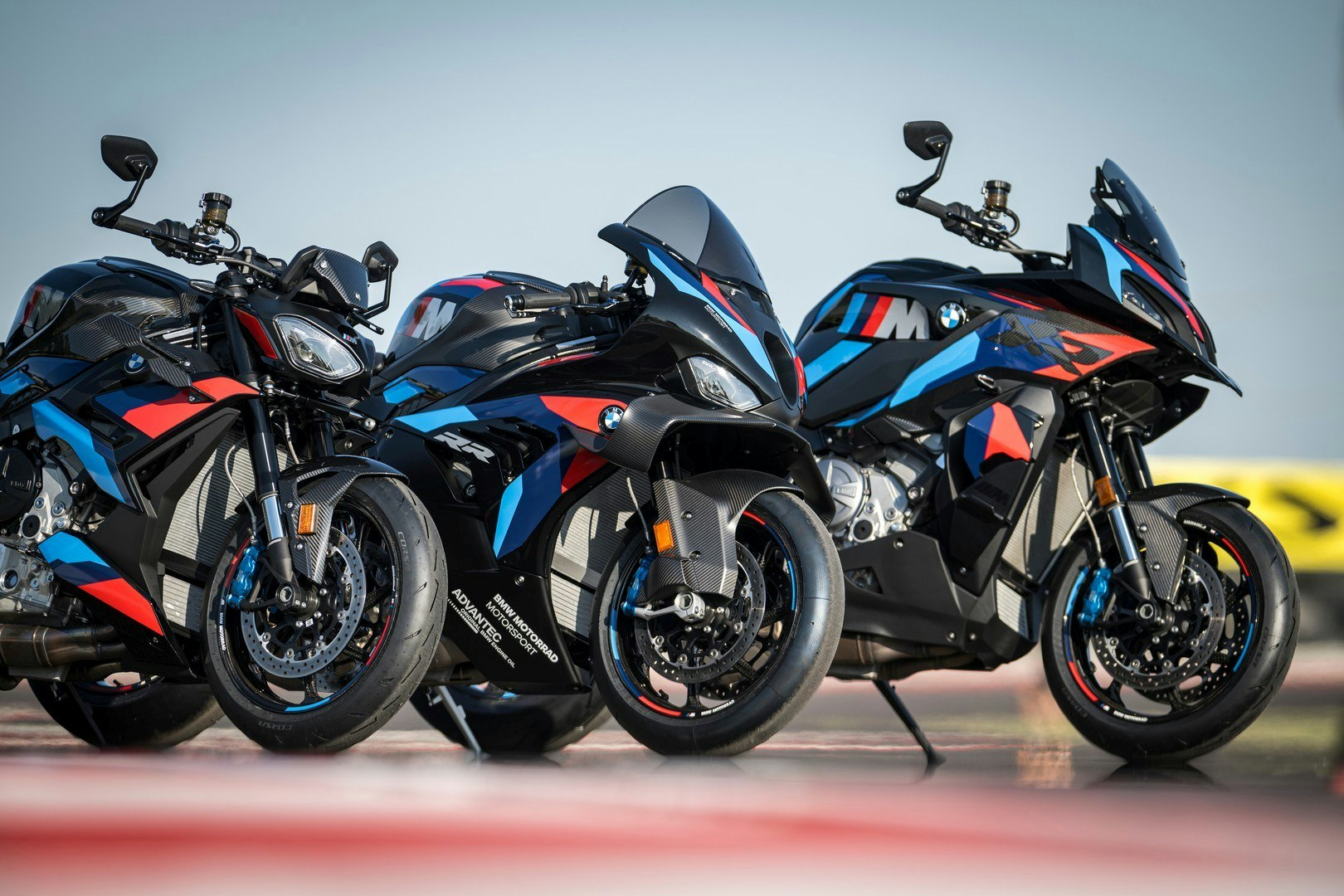 BMW M 1000 RR e M 1000 R 2025: la prova in pista a Cremona