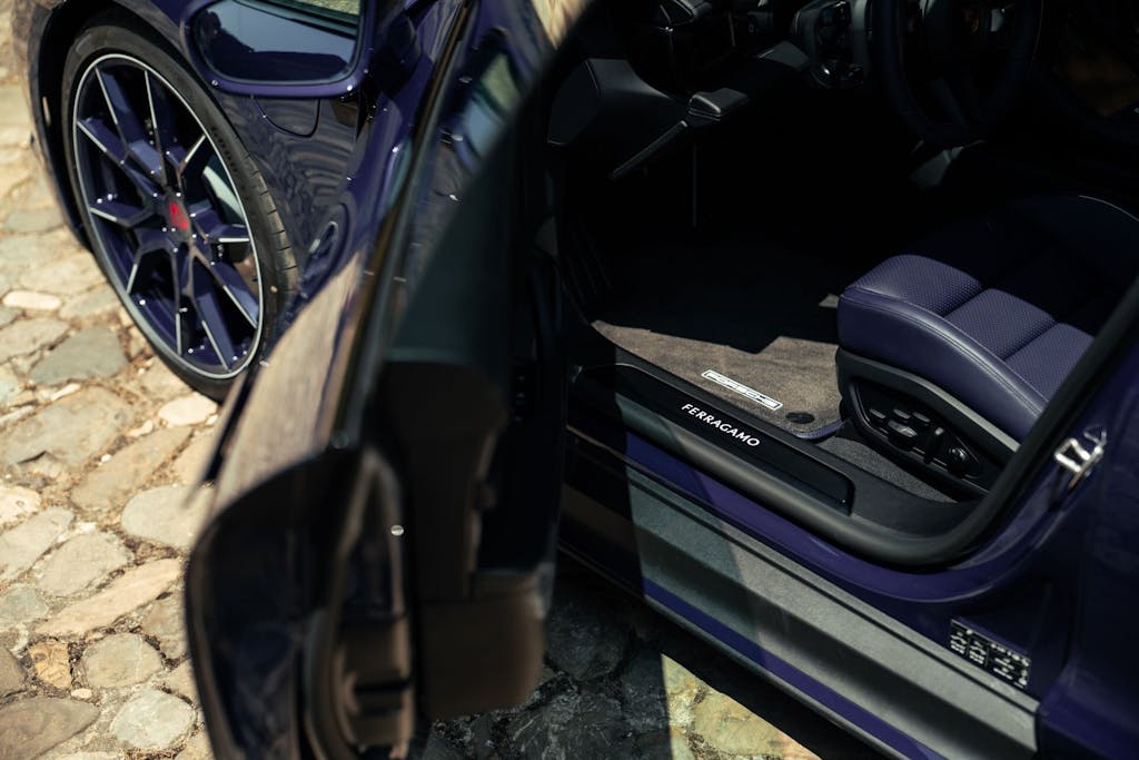Porsche 911 e Taycan 40 anni di Porsche Italia