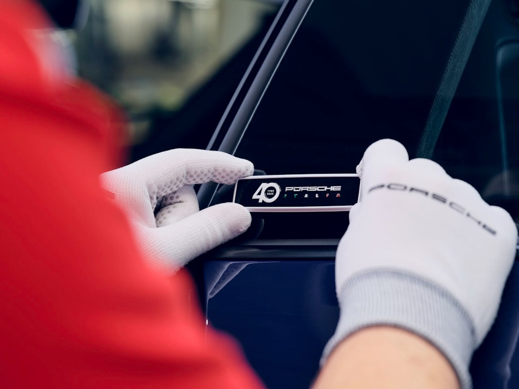 dettagli Porsche 911 e Taycan 40 anni di Porsche Italia