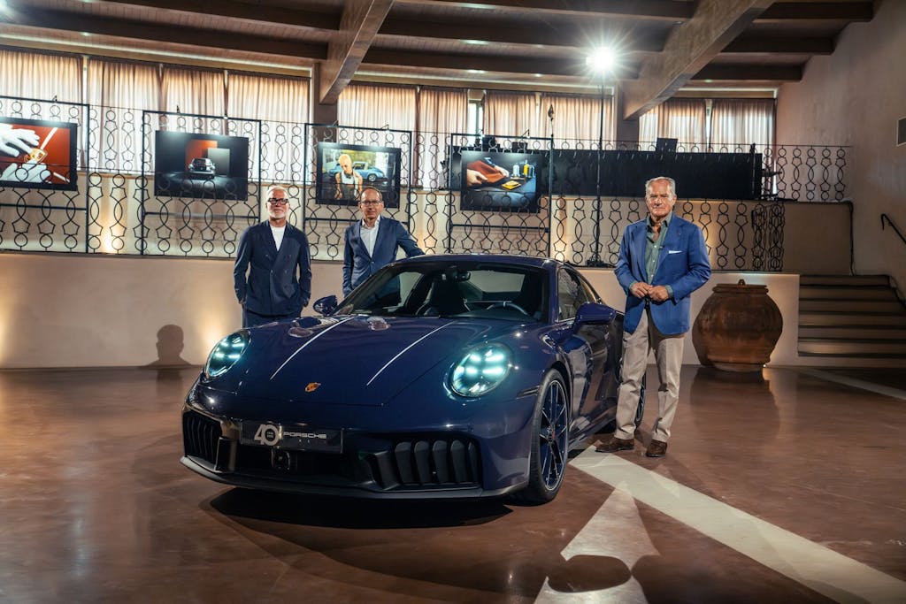 Da sinistra: Pietro Innocenti, Amministratore Delegato di Porsche Italia; Alexander Fabig, Vice President Individualization and Classic di Porsche AG e Leonardo Ferragamo, Presidente di Salvatore Ferragamo