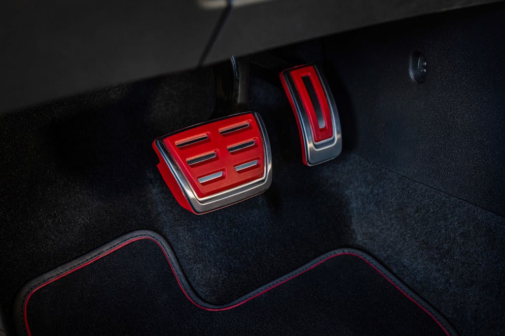 dettagli Volkswagen Golf GTI Edition 50