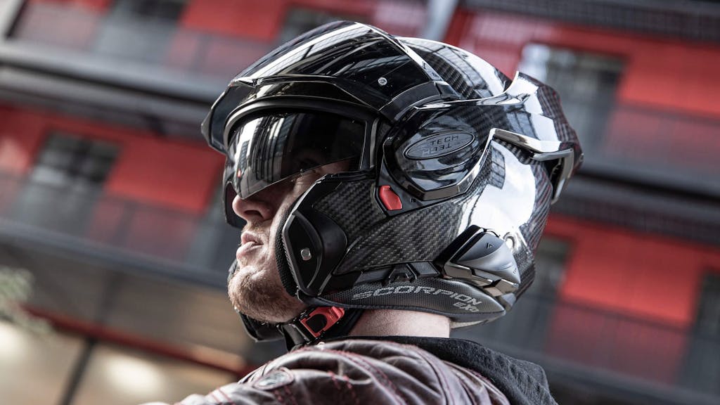 Il nuovo casco Flip-Back Scorpion Exo Tech Evo Carbon
