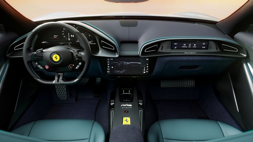 Nuova Ferrari Amalfi, abitacolo