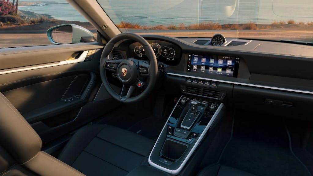 interno Porsche 911 Carrera 4S 2025