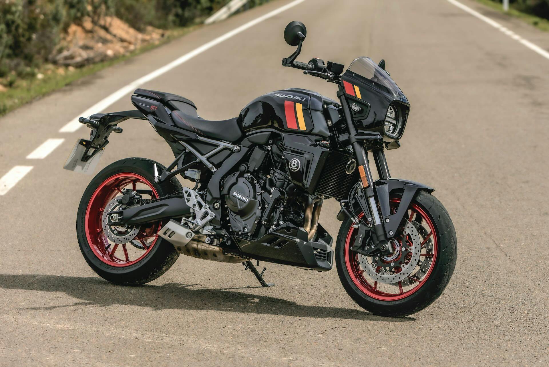 Nero Dubai con accenti rossi e gialli e Verde Rio con accenti dorati e arancioni