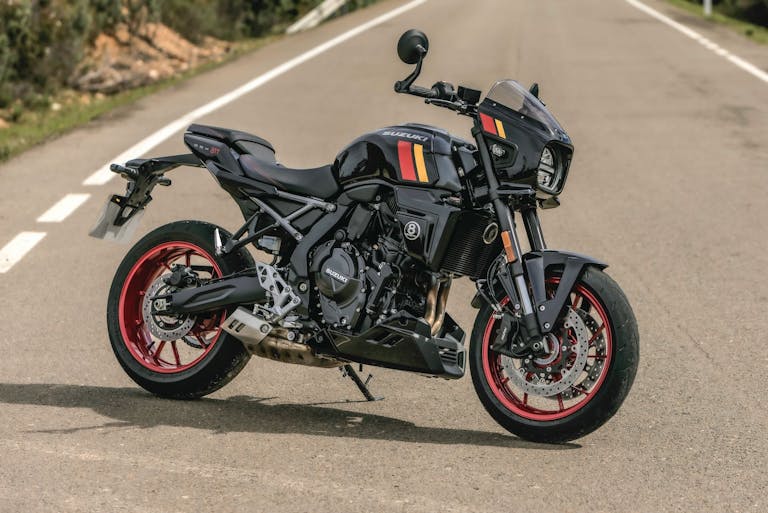 Nero Dubai con accenti rossi e gialli e Verde Rio con accenti dorati e arancioni