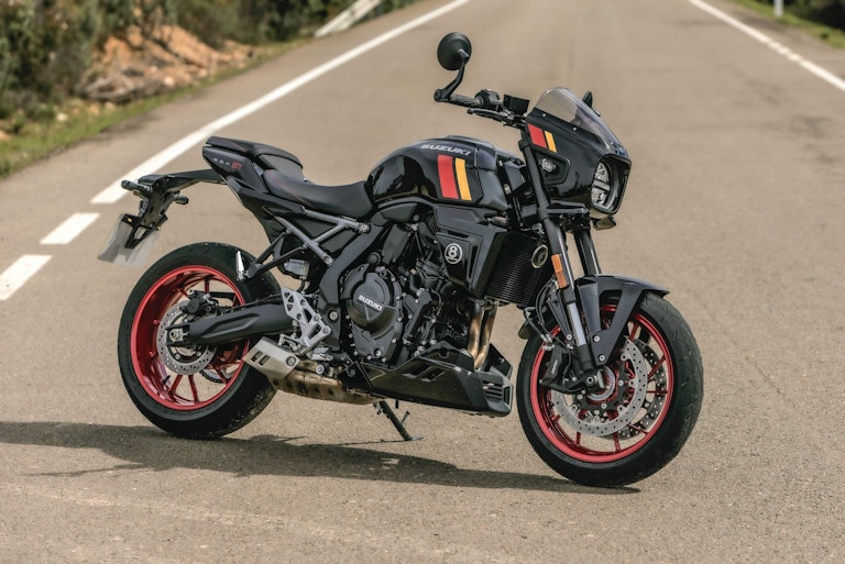 Nero Dubai con accenti rossi e gialli e Verde Rio con accenti dorati e arancioni