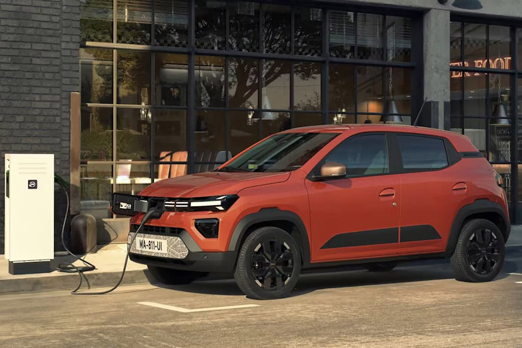 Dacia Spring in fase di ricarica