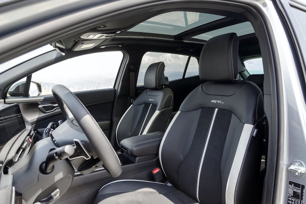 sedili anteriori kia sportage 2026