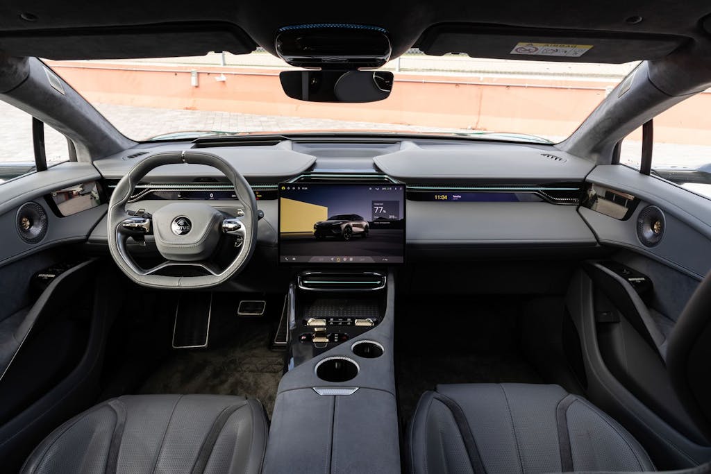 plancia Lotus Eletre 600 Sport SE