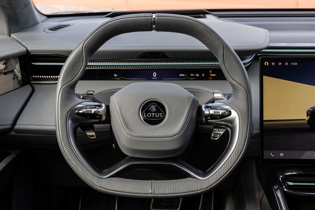volante Lotus Eletre 600 Sport SE
