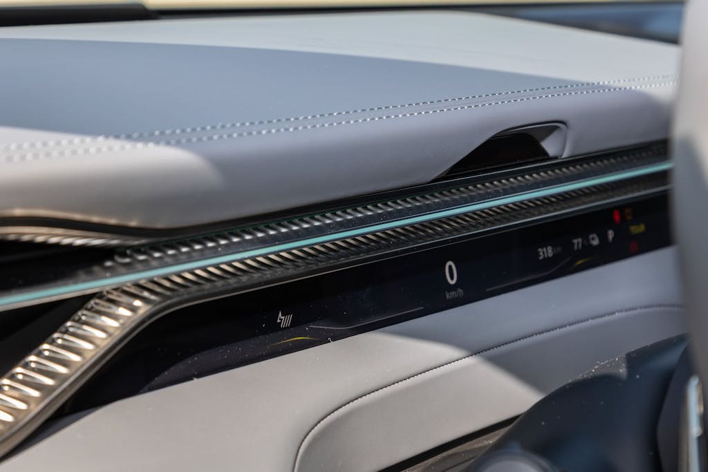 dettagli interni Lotus Eletre 600 Sport SE