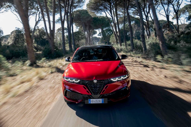 alfa romeo tonale 2025 in azione vista frontale