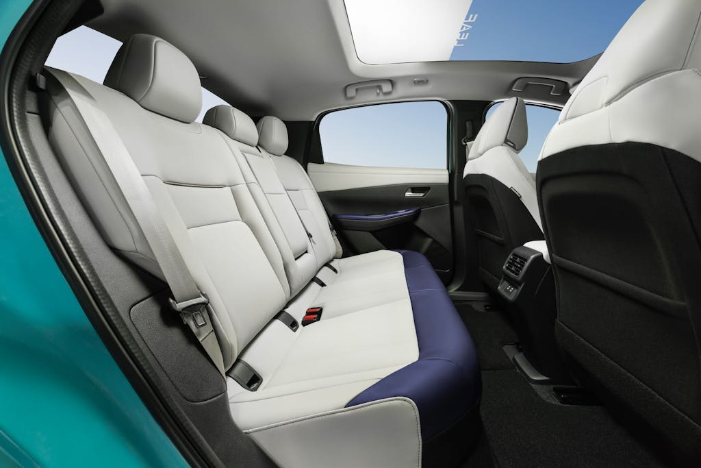 divano Nissan Leaf 2026