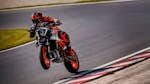 Nuova KTM 990 Duke R 2026