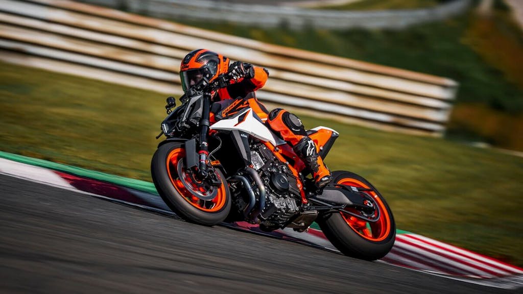 Nuova KTM 990 Duke R 2026
