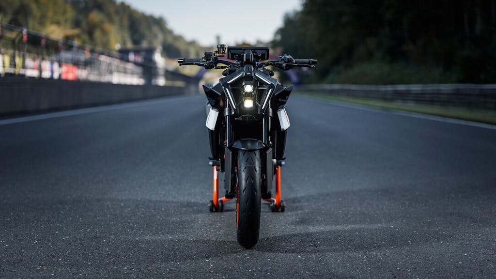 Nuova KTM 990 Duke R 2026