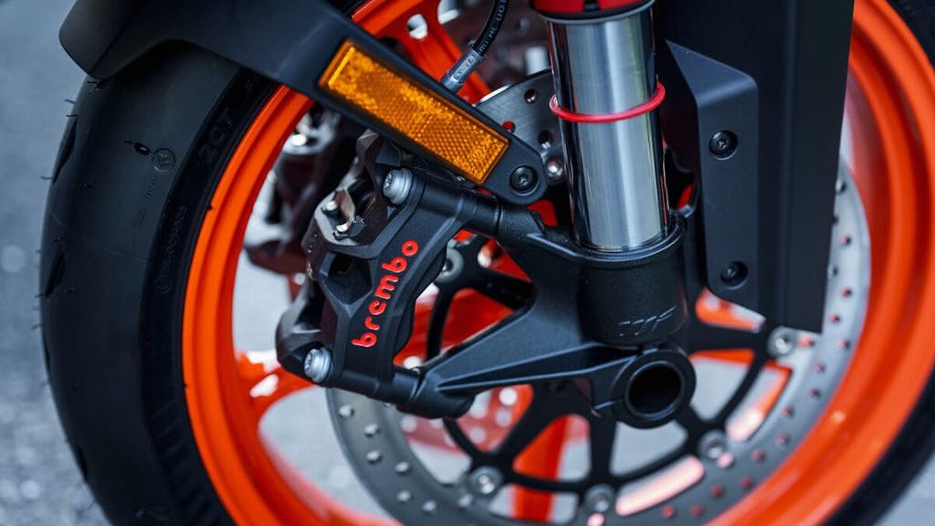 Nuova KTM 990 Duke R 2026