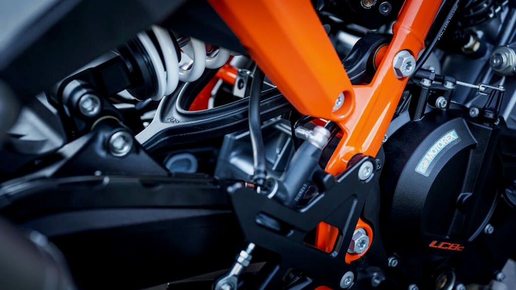 Nuova KTM 990 Duke R 2026