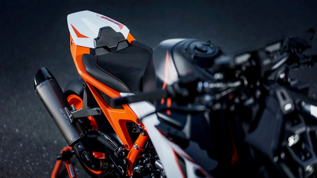 Nuova KTM 990 Duke R 2026