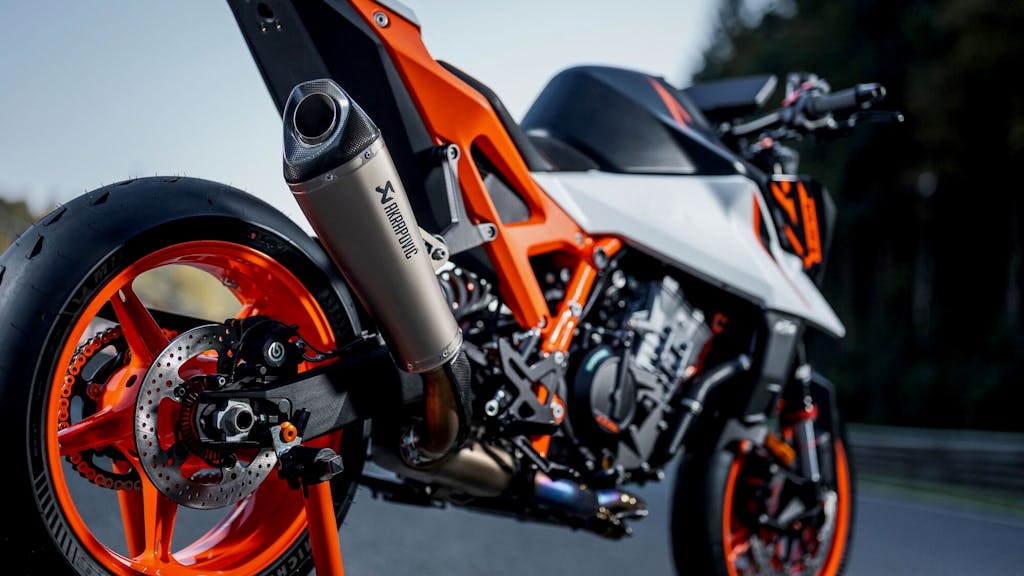 Nuova KTM 990 Duke R 2026