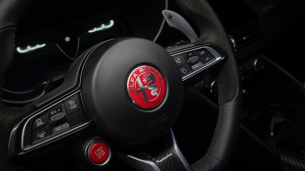 volante Alfa Romeo Giulia Quadrifoglio Luna Rossa