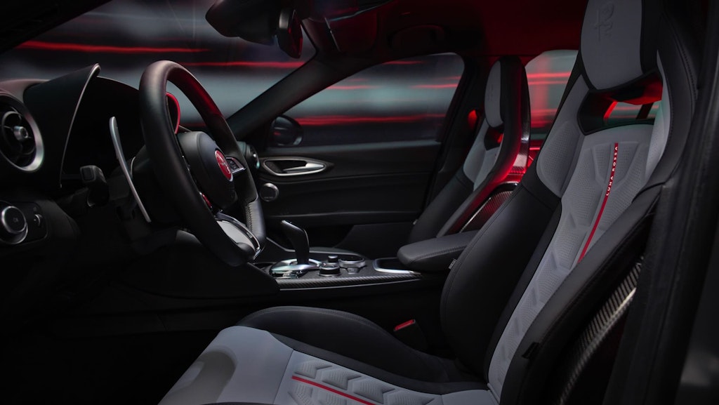 interno Alfa Romeo Giulia Quadrifoglio Luna Rossa