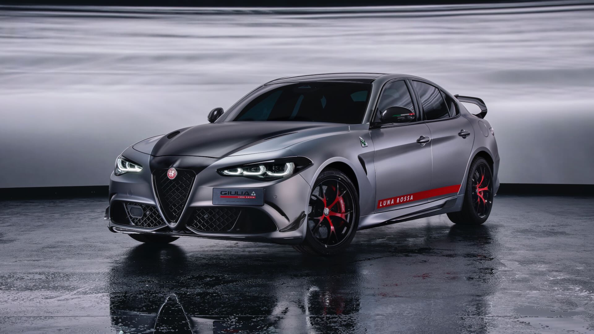 Alfa Romeo Giulia Quadrifoglio Luna Rossa