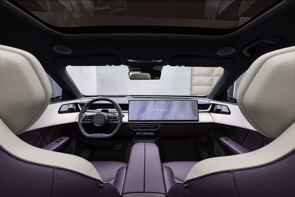 plancia Mazda CX-6e