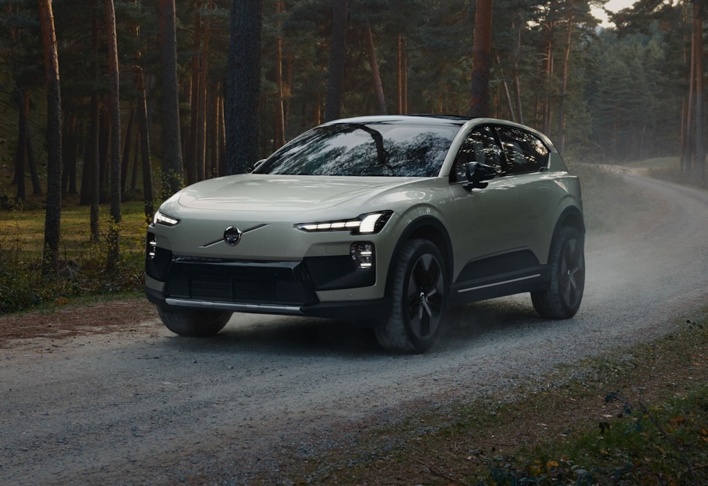 Volvo EX60 2026 cross country