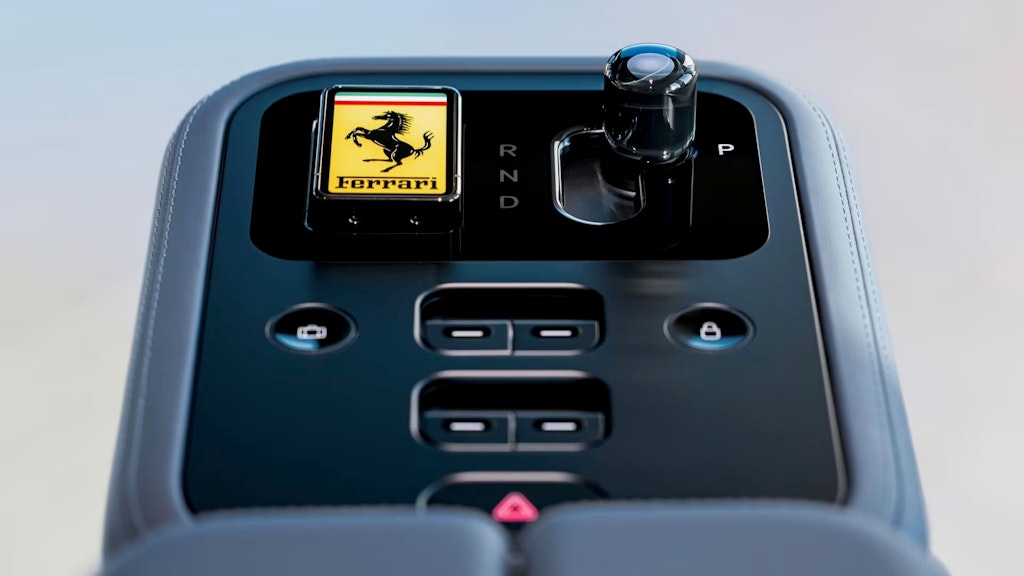 Chiave e relativo dock Ferrari Luce