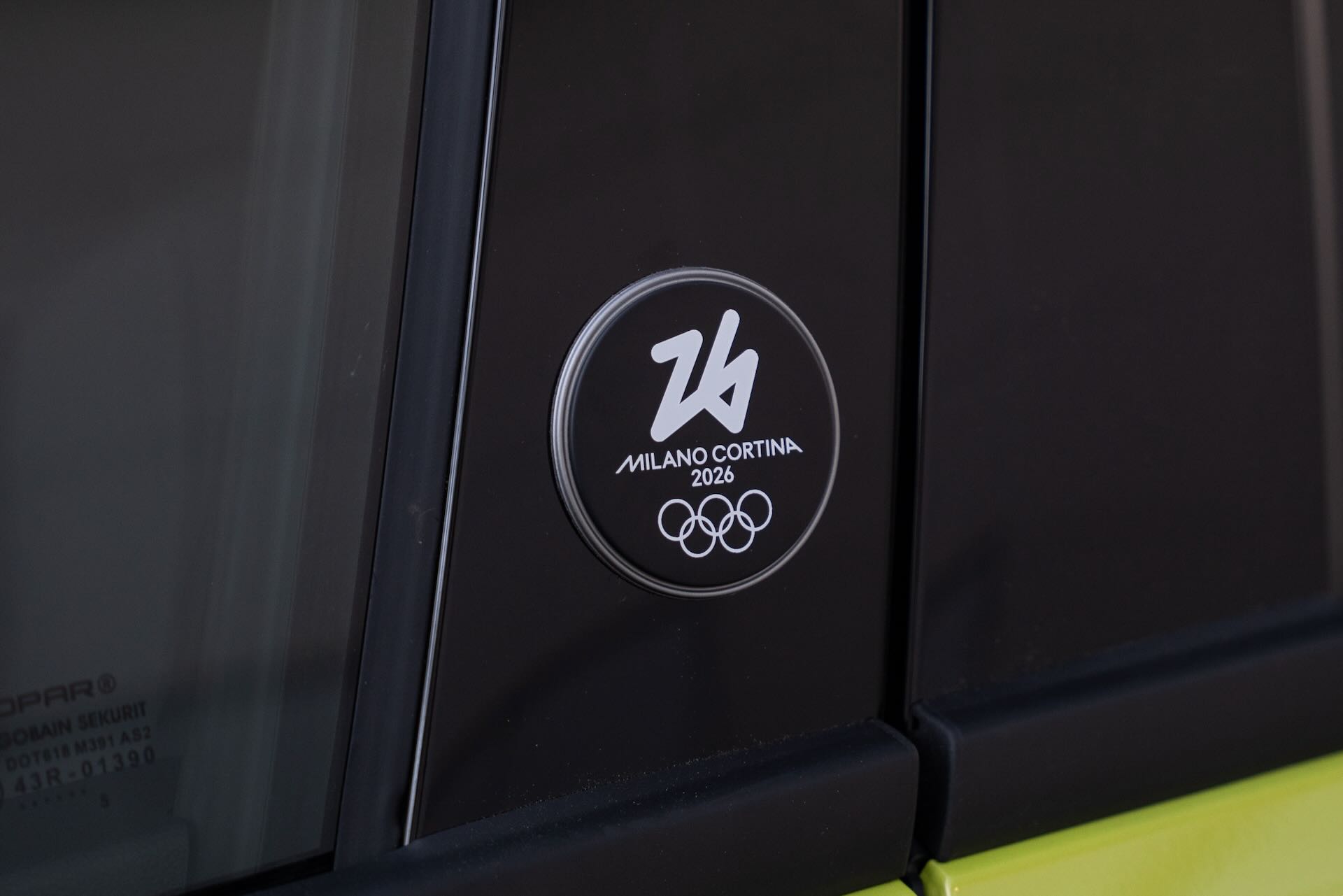 Logo Milano Cortina 2026 su Fiat 600 Sport Edizione Milano Cortina 2026