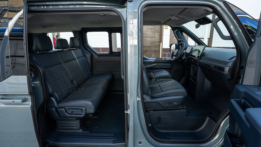 Sedili anteriori e posteriori Kia PV5