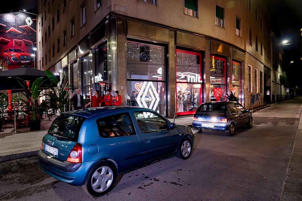 corteo Renault Clio a Milano