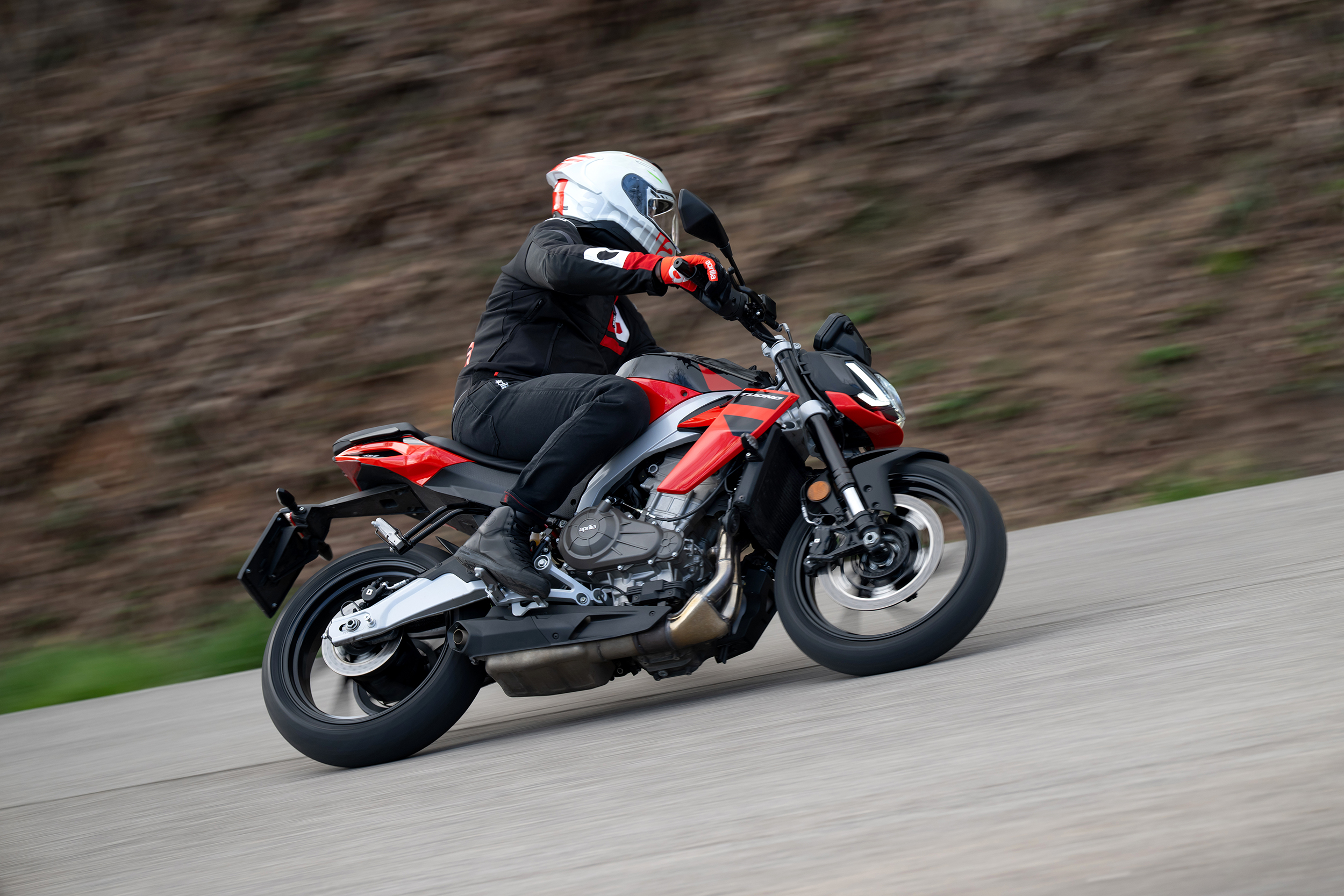Aprilia e Moto Guzzi demo ride tour 2026