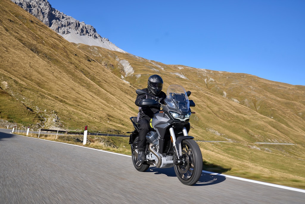 Aprilia e Moto Guzzi demo ride tour 2026