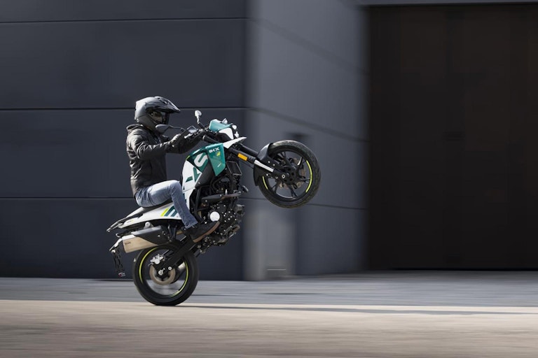 Prova Benelli BKX 125 S