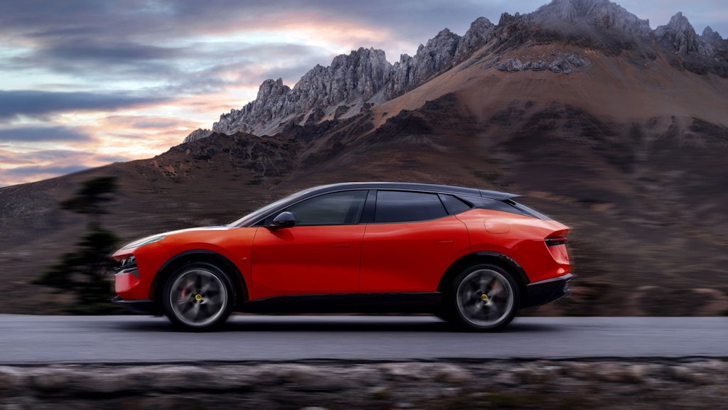 Lotus Eletre X con tecnologia X Hybrid